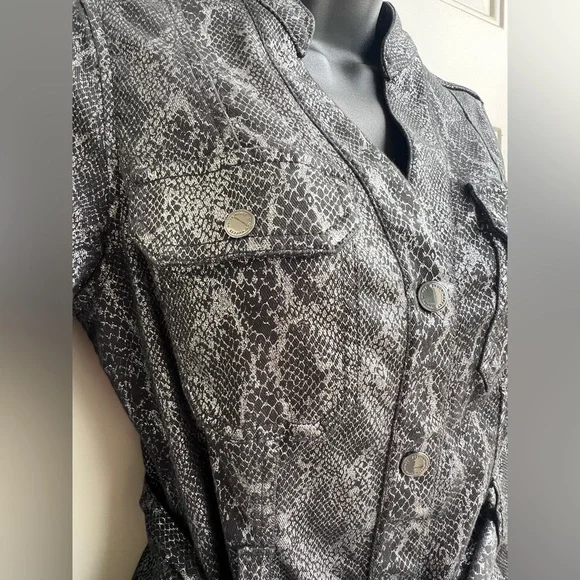 White House Black Market Animal-Print Foil Shirt Dress Size 2P - Picture 3 of 12